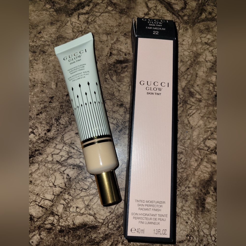 GUCCI GLOW Skin Tint Shade 22 Fair Medium